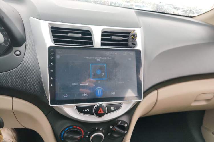 Used Hyundai Verna (older generation) 2016 1.4L Automatic Smart GLS Audio And AC Panel