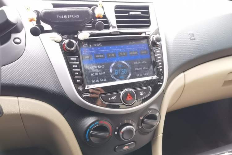 Used Hyundai Verna (older generation) 2016 1.4L Manual Smart GLS Trim Audio And AC Panel