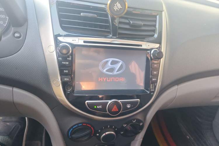 Used Hyundai Verna (older generation) 2016 1.4L Manual Smart GLS Trim Audio And AC Panel