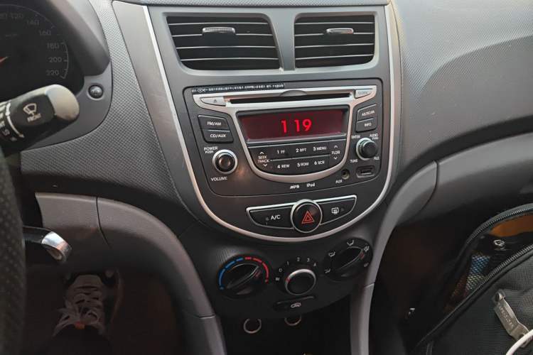 Used Hyundai Verna (older generation) 2016 1.4L Automatic Smart GLS Audio And AC Panel