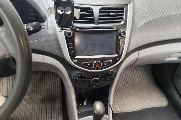 Used Hyundai Verna (older generation) 2016 1.4L Automatic Smart GLS Audio And AC Panel
