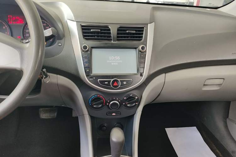 Used Hyundai Verna (older generation) 2016 1.4L Automatic Smart GLS Audio And AC Panel