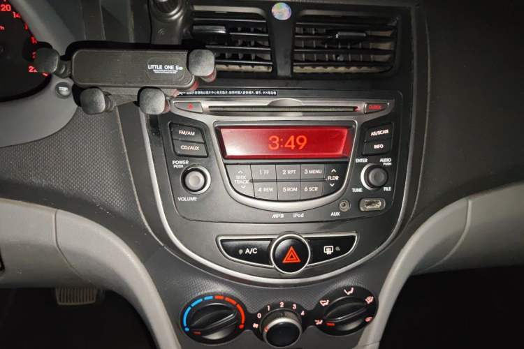Used Hyundai Verna (older generation) 2016 1.4L Automatic Smart GLS Audio And AC Panel