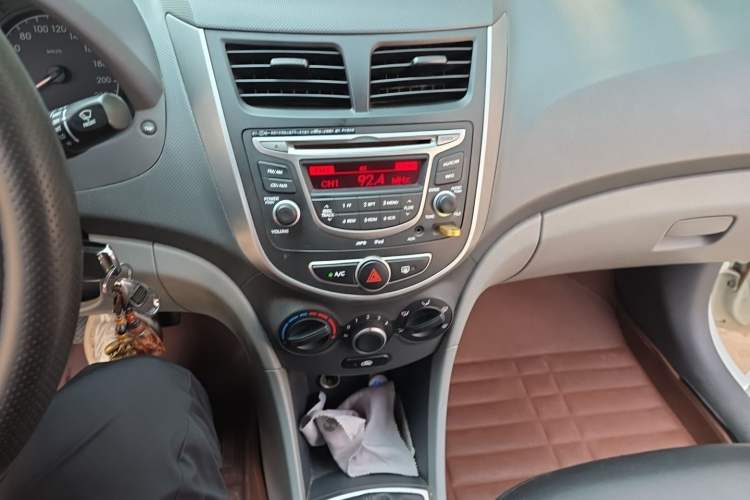 Used Hyundai Verna (older generation) 2016 1.4L Manual Smart GLS Trim Audio And AC Panel