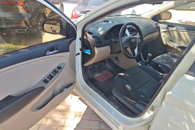 Used Hyundai Verna (older generation) 2016 1.4L Manual Smart GLS Trim Driver Seat