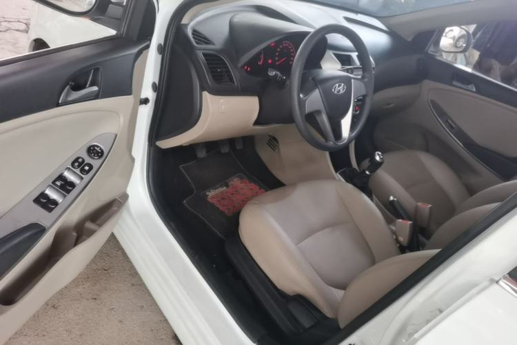 Used Hyundai Verna (older generation) 2016 1.4L Manual Smart GLS Trim Driver Seat
