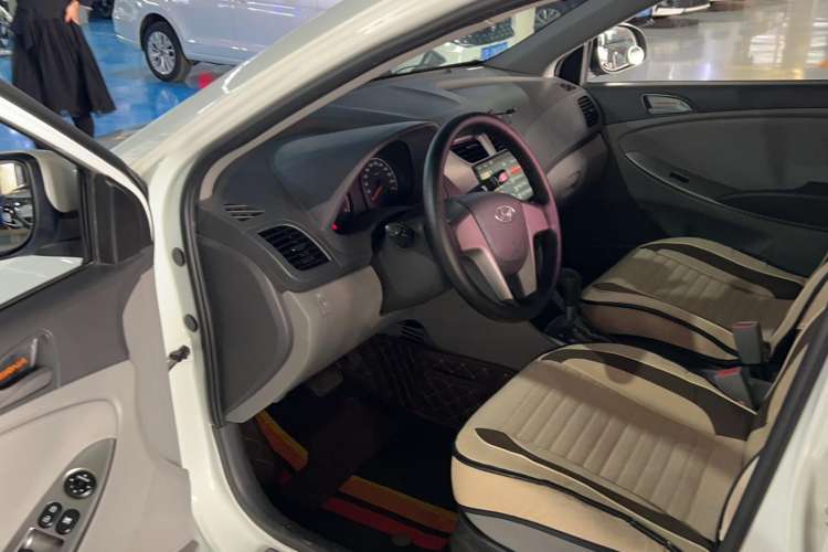 Used Hyundai Verna (older generation) 2016 1.4L Automatic Smart GLS Driver Seat