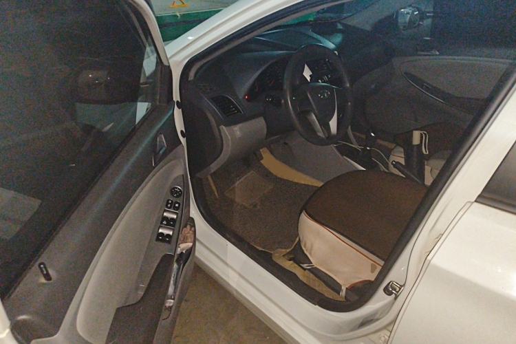 Used Hyundai Verna (older generation) 2016 1.4L Manual Smart GLS Trim Driver Seat
