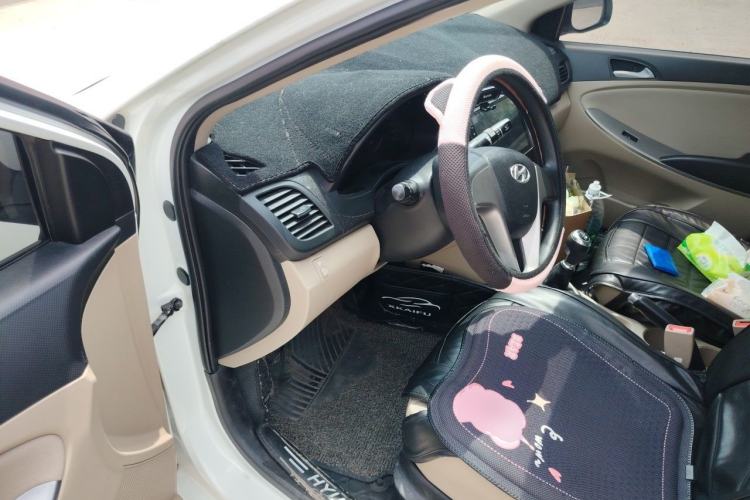 Used Hyundai Verna (older generation) 2016 1.4L Manual Smart GLS Trim Driver Seat
