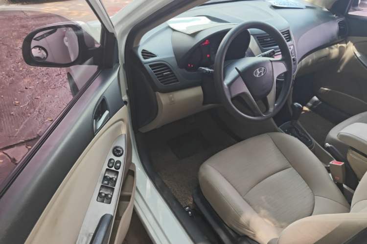Used Hyundai Verna (older generation) 2016 1.4L Automatic Smart GLS Driver Seat