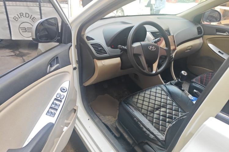 Used Hyundai Verna (older generation) 2016 1.4L Manual Smart GLS Trim Driver Seat