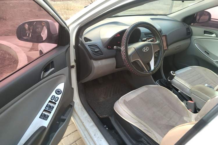 Used Hyundai Verna (older generation) 2016 1.4L Manual Smart GLS Trim Driver Seat