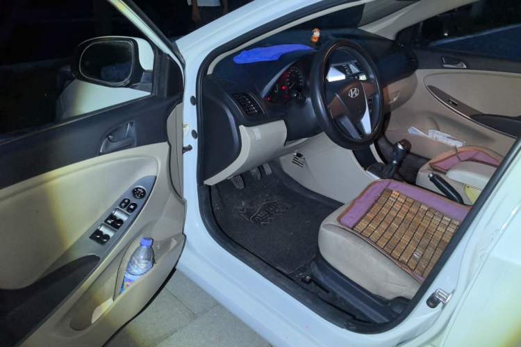 Used Hyundai Verna (older generation) 2016 1.4L Manual Fashion GS Driver Seat