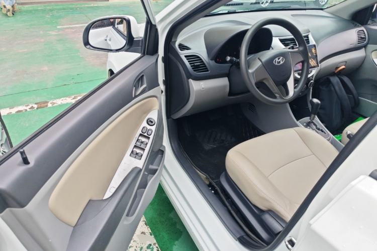 Used Hyundai Verna (older generation) 2016 1.4L Automatic Smart GLS Driver Seat