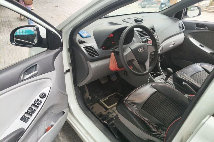 Used Hyundai Verna (older generation) 2016 1.4L Automatic Smart GLS Driver Seat
