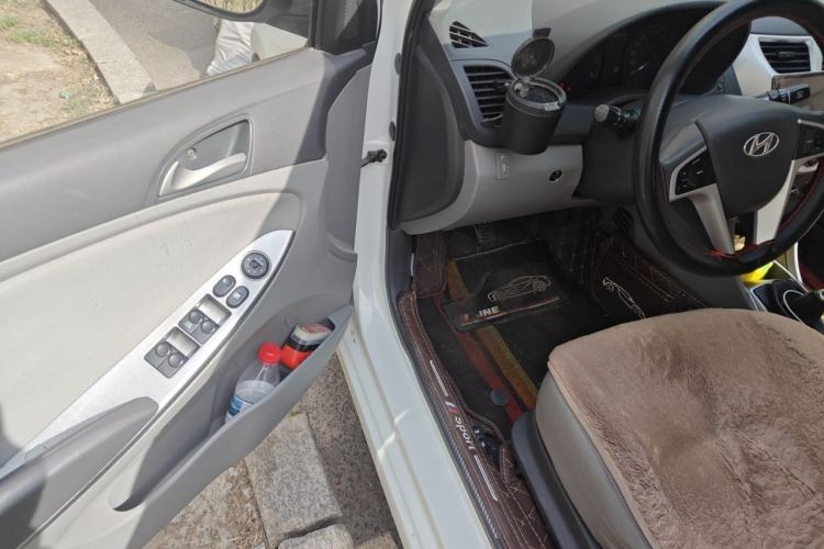Used Hyundai Verna (older generation) 2016 1.4L Manual Smart GLS Trim Driver Seat