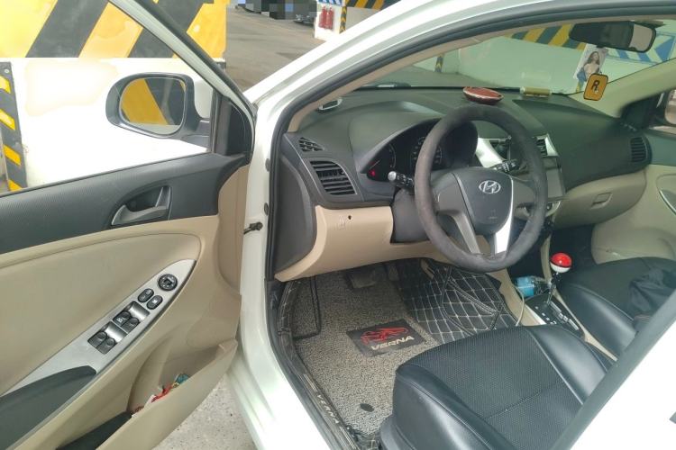 Used Hyundai Verna (older generation) 2016 1.4L Automatic Smart GLS Driver Seat