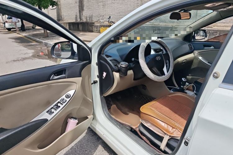 Used Hyundai Verna (older generation) 2016 1.4L Manual Smart GLS Trim Driver Seat