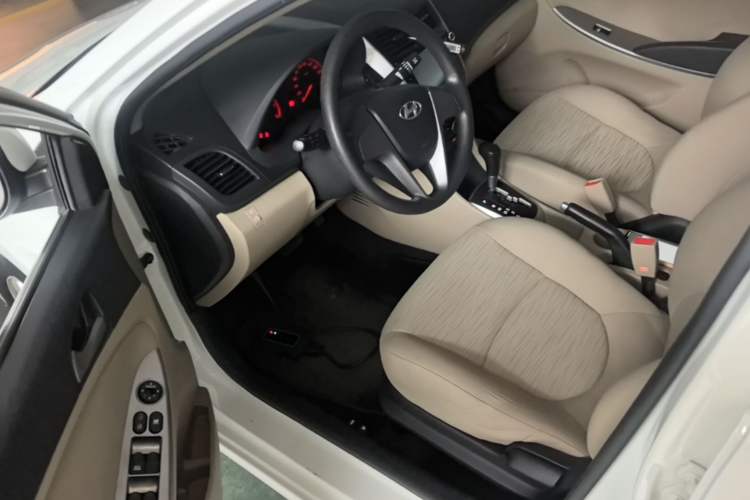 Used Hyundai Verna (older generation) 2016 1.4L Automatic Smart GLS Driver Seat