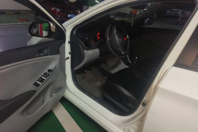 Used Hyundai Verna (older generation) 2016 1.4L Manual Smart GLS Trim Driver Seat