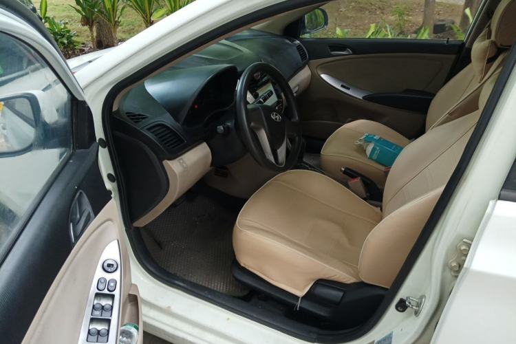 Used Hyundai Verna (older generation) 2016 1.4L Automatic Smart GLS Driver Seat