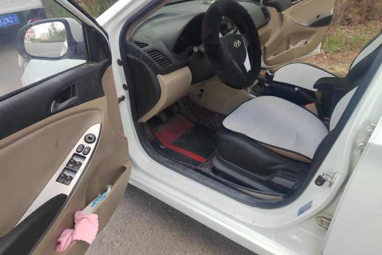 Used Hyundai Verna (older generation) 2016 1.4L Manual Smart GLS Trim Driver Seat