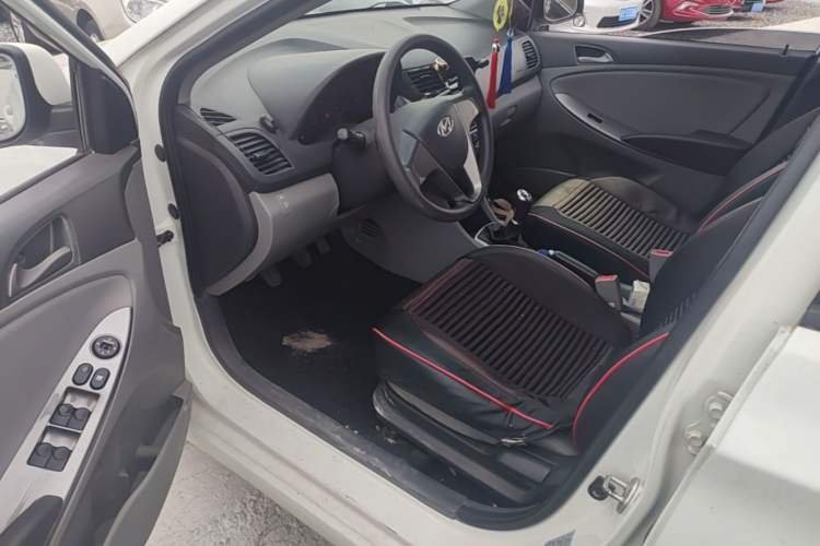 Used Hyundai Verna (older generation) 2016 1.4L Manual Smart GLS Trim Driver Seat