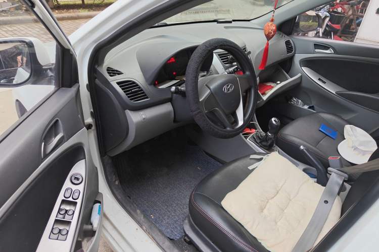 Used Hyundai Verna (older generation) 2016 1.4L Manual Smart GLS Trim Driver Seat