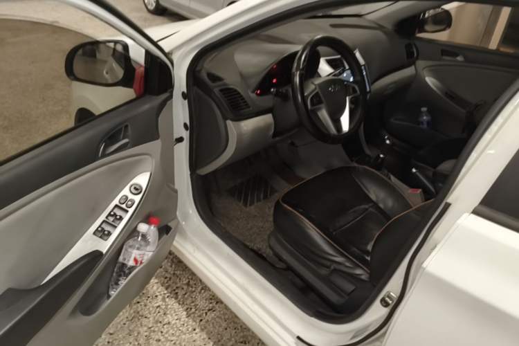 Used Hyundai Verna (older generation) 2016 1.4L Manual Smart GLS Trim Driver Seat