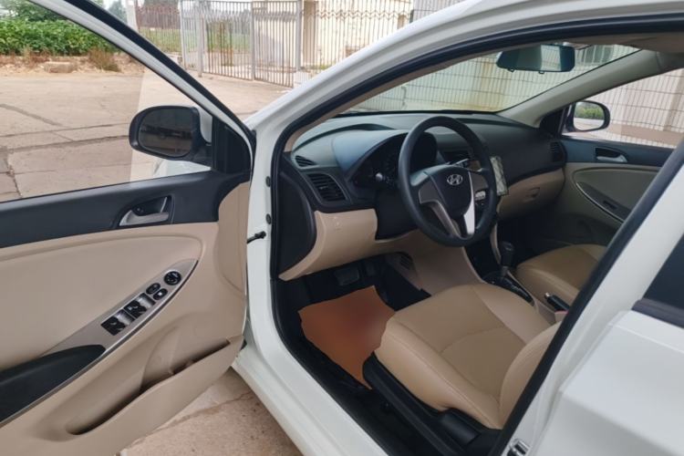 Used Hyundai Verna (older generation) 2016 1.4L Automatic Smart GLS Driver Seat