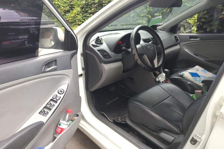 Used Hyundai Verna (older generation) 2016 1.4L Automatic Smart GLS Driver Seat