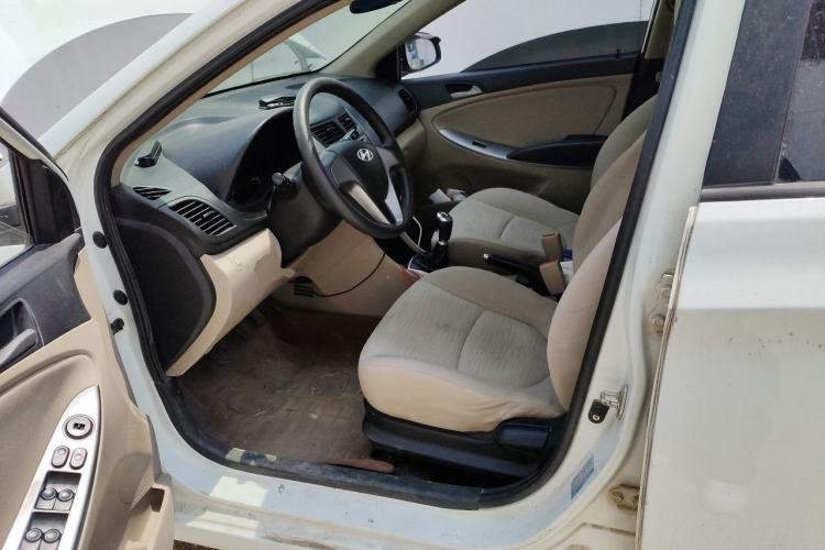 Used Hyundai Verna (older generation) 2016 1.4L Manual Smart GLS Trim Driver Seat