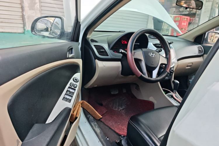 Used Hyundai Verna (older generation) 2016 1.4L Automatic Smart GLS Driver Seat