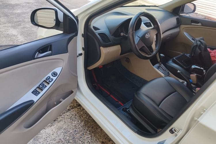 Used Hyundai Verna (older generation) 2016 1.4L Automatic Leading-Edge GLX Driver Seat