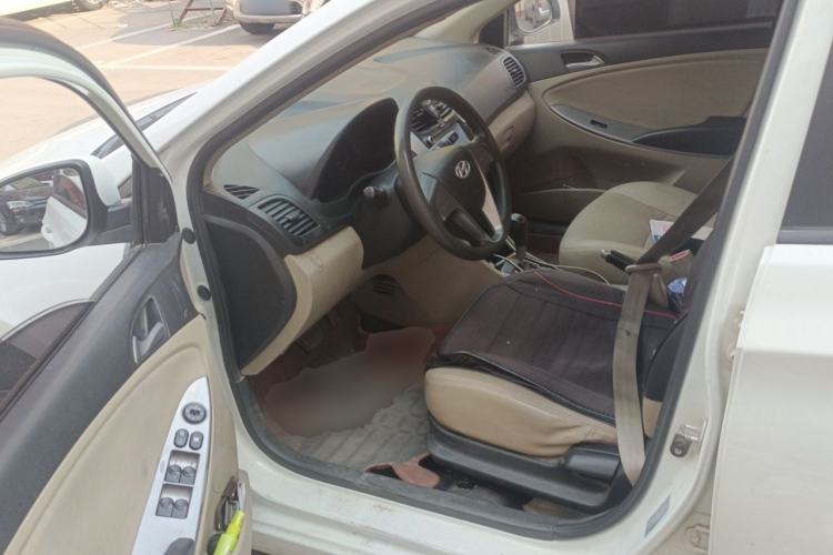 Used Hyundai Verna (older generation) 2016 1.4L Automatic Smart GLS Driver Seat