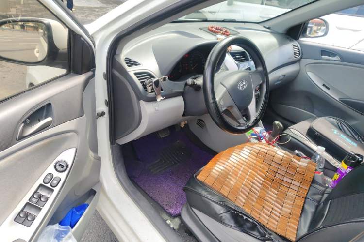 Used Hyundai Verna (older generation) 2016 1.4L Automatic Smart GLS Driver Seat