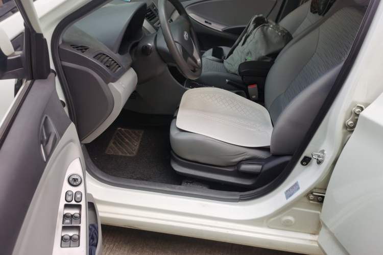 Used Hyundai Verna (older generation) 2016 1.4L Automatic Smart GLS Driver Seat
