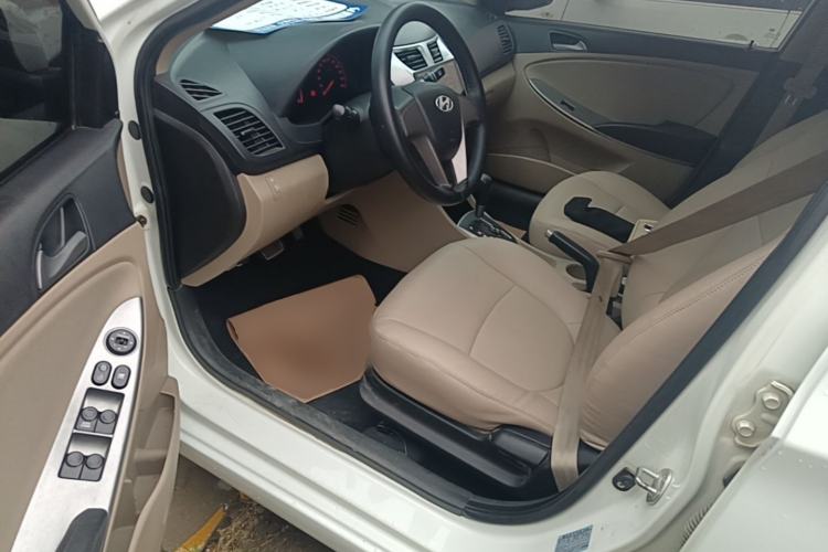 Used Hyundai Verna (older generation) 2016 1.4L Automatic Smart GLS Driver Seat