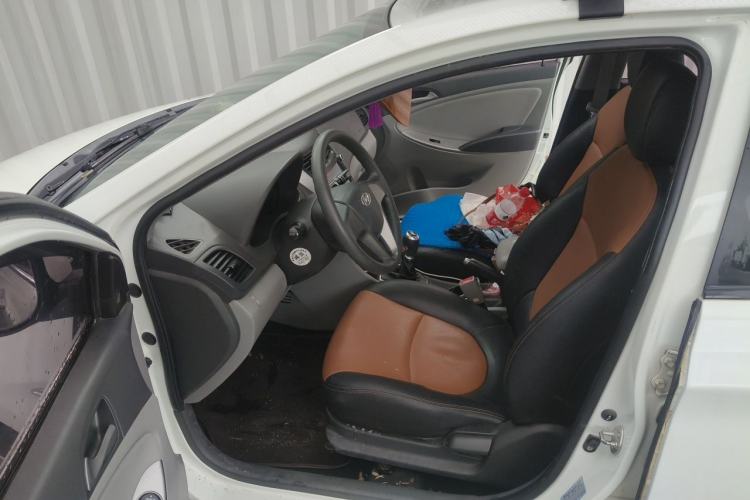 Used Hyundai Verna (older generation) 2016 1.4L Manual Smart GLS Trim Driver Seat