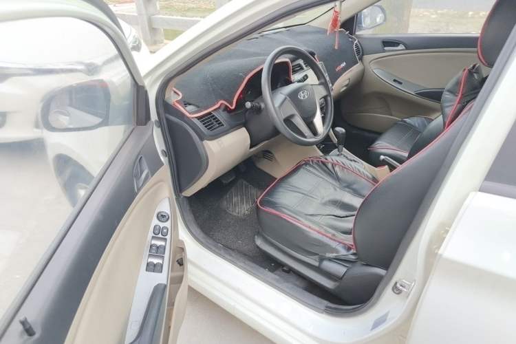 Used Hyundai Verna (older generation) 2016 1.4L Automatic Smart GLS Driver Seat
