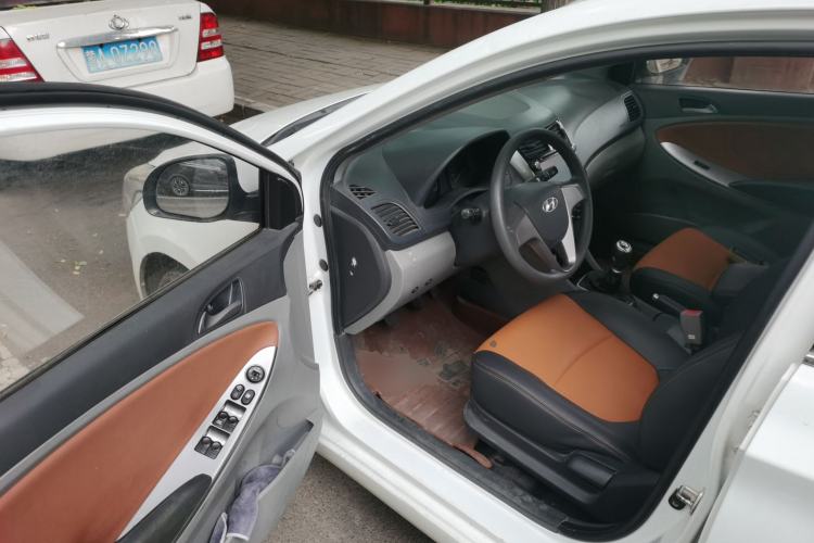 Used Hyundai Verna (older generation) 2016 1.4L Manual Smart GLS Trim Driver Seat