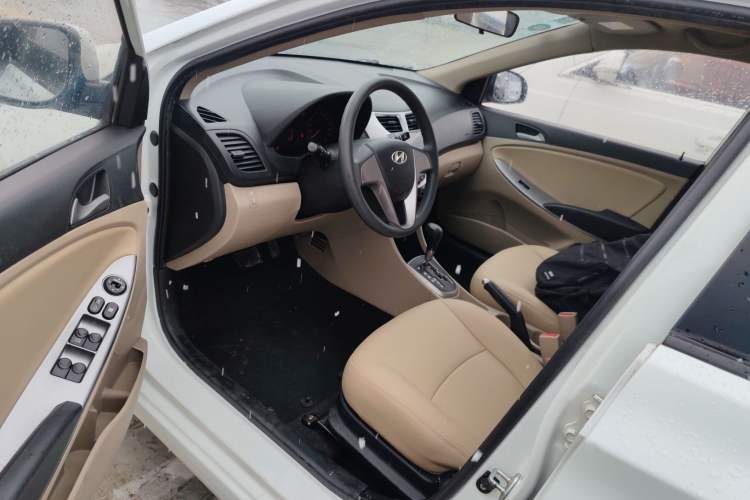 Used Hyundai Verna (older generation) 2016 1.4L Automatic Smart GLS Driver Seat