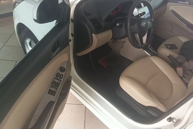 Used Hyundai Verna (older generation) 2016 1.4L Automatic Smart GLS Driver Seat