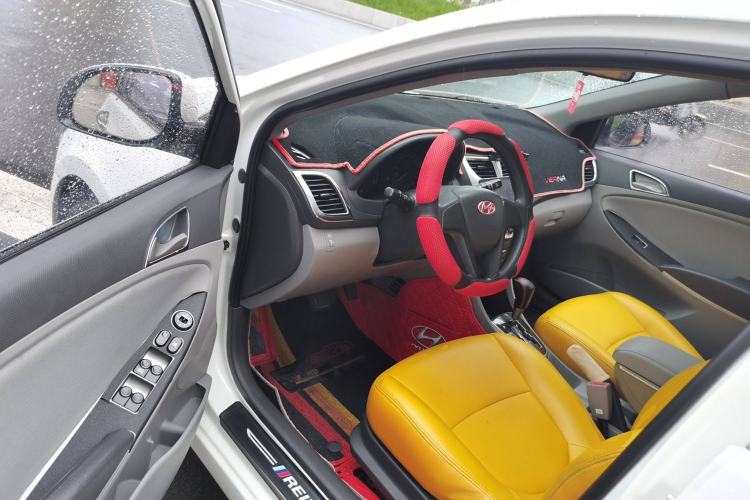 Used Hyundai Verna (older generation) 2016 1.4L Automatic Smart GLS Driver Seat