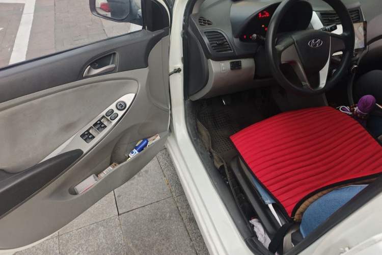 Used Hyundai Verna (older generation) 2016 1.4L Manual Smart GLS Trim Driver Seat