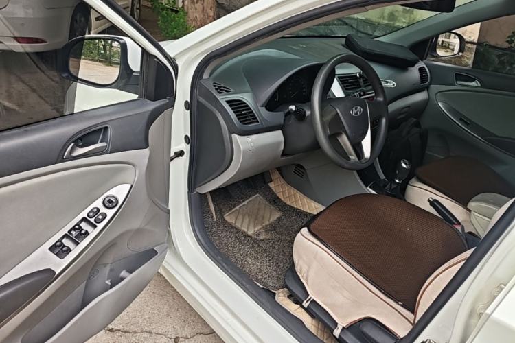 Used Hyundai Verna (older generation) 2016 1.4L Manual Smart GLS Trim Driver Seat
