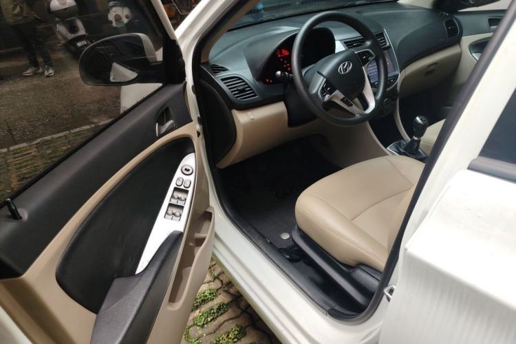Used Hyundai Verna (older generation) 2016 1.4L Manual Smart GLS Trim Driver Seat