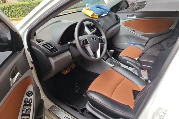 Used Hyundai Verna (older generation) 2016 1.4L Automatic Smart GLS Driver Seat