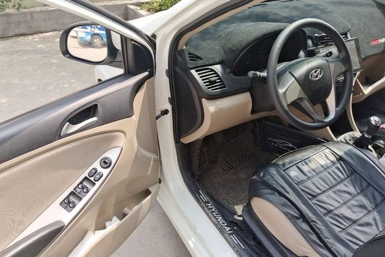 Used Hyundai Verna (older generation) 2016 1.4L Manual Smart GLS Trim Driver Seat