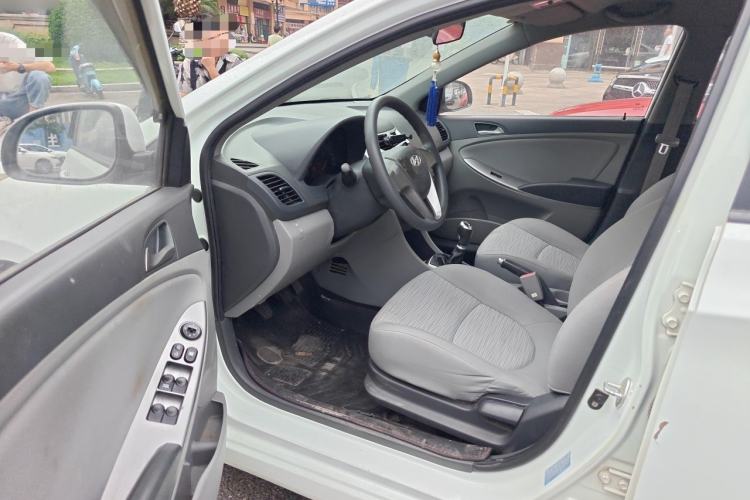 Used Hyundai Verna (older generation) 2016 1.4L Manual Smart GLS Trim Driver Seat